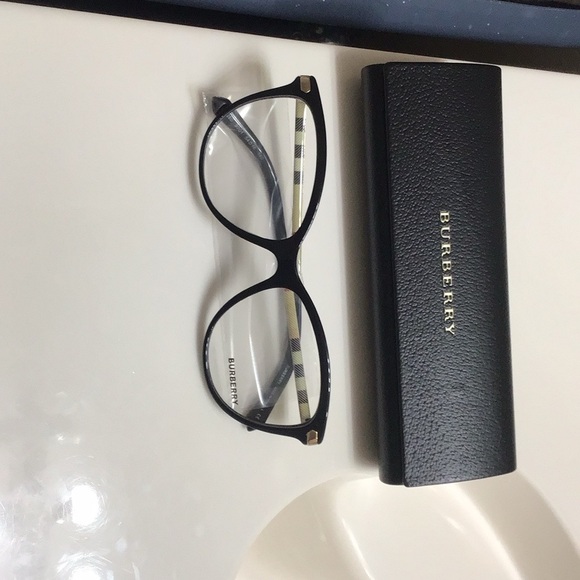 Michael Kors, Coach,Dolce and Gabana, Burbe and others - Picture 1 of 10